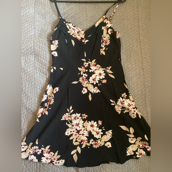 Dynamite Floral Mini Dress - Picture 2 of 3